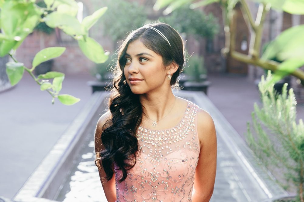 girl wearing quinceanera jewelry